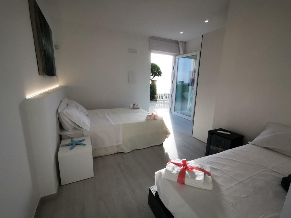 Sunset Bay Bed and Breakfast Torre Suda Buitenkant foto